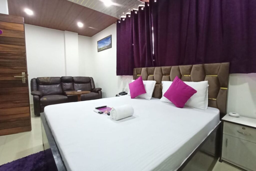 24 hours check in hotels in delhi