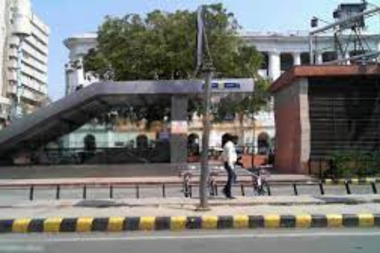 janpath metro station gate no 2