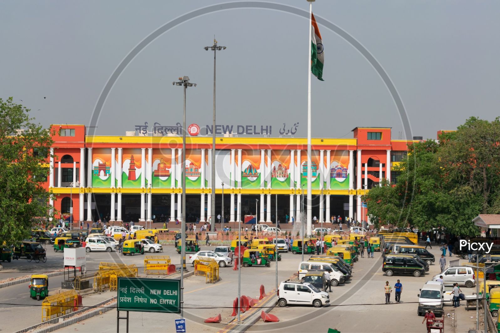 new delhi railway station gate 2