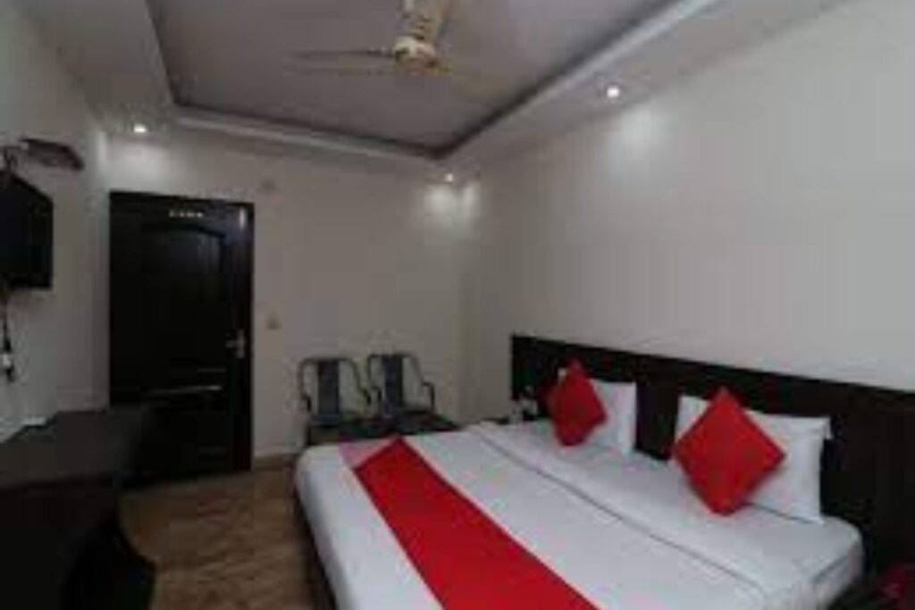 How to reach Oyo 27823 Hotel Sahib New Delhi oyo 27823 hotel sahib