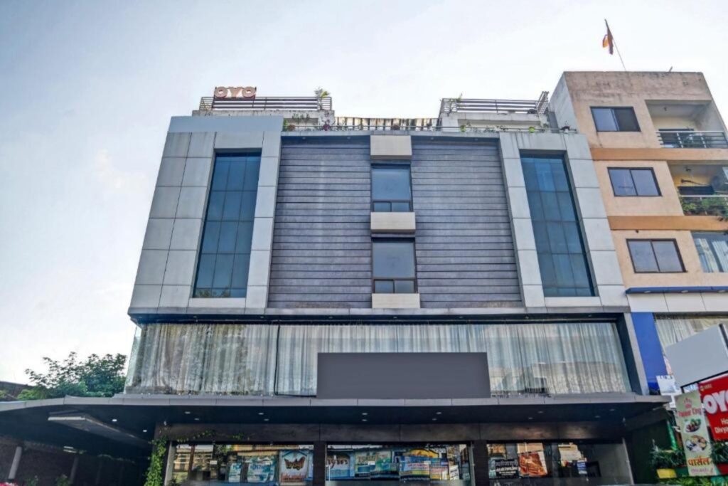 How to reach Oyo 3892 Hotel Divya Palace City Indore Madhya Pradesh oyo 3892 hotel divya palace