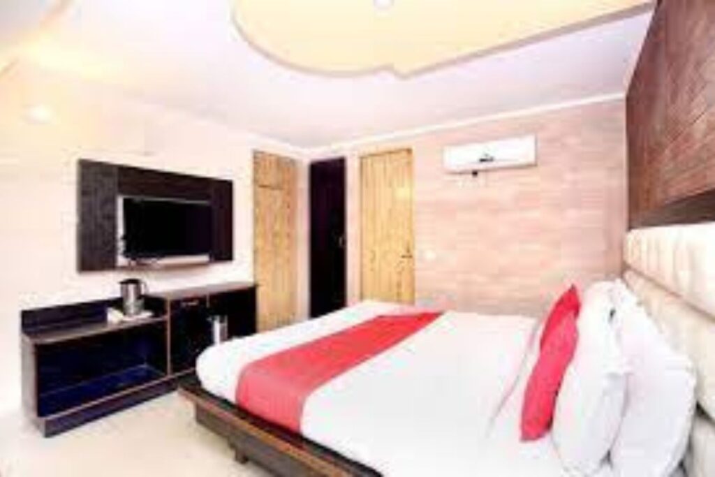How to reach Oyo 5956 Hotel Continental Inn 42 City Chandigarh oyo 5956 hotel continental inn 42