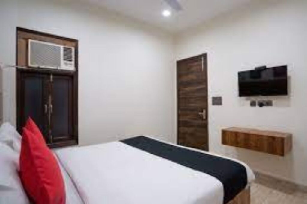 How to reach Oyo Rooms Noida Sector 62 oyo rooms noida sector 62