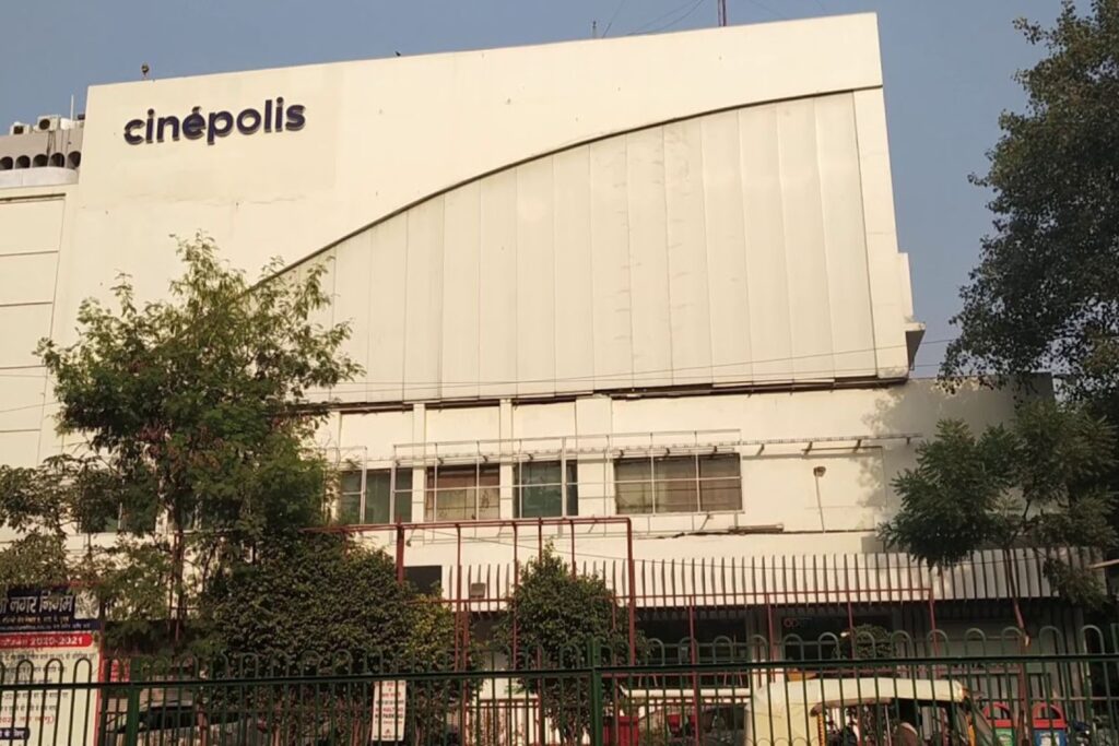 How to reach Savitri Cinema gk2 City Delhi savitri cinema gk2