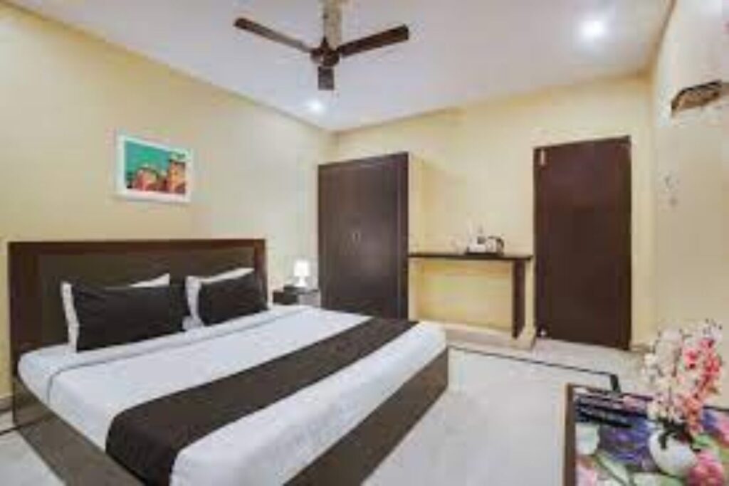 oyo 22736 anuguna tulasi grand