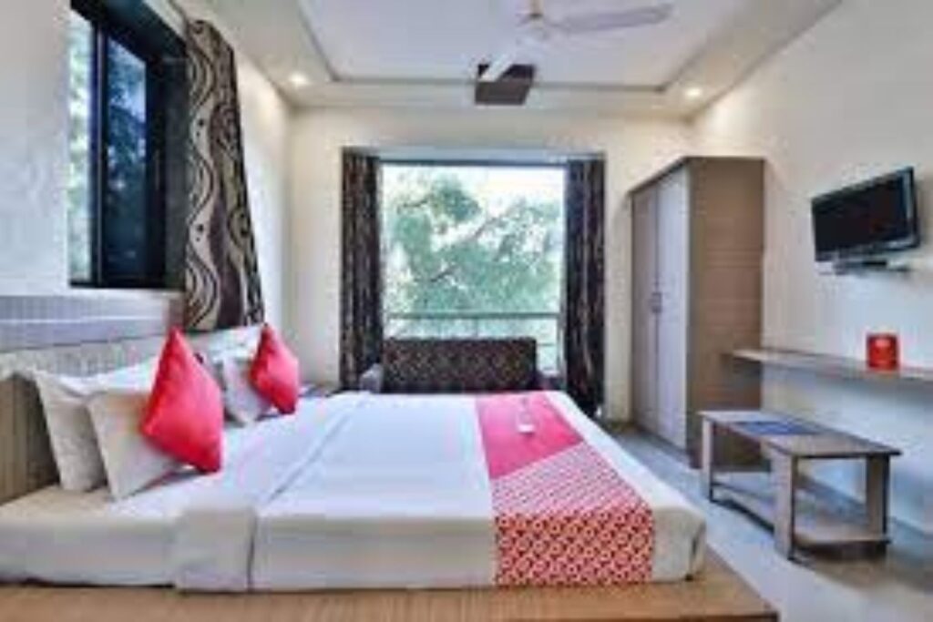 How to reach Oyo 2389 Hotel The Grand Pritam Gujarat oyo 2389 hotel the grand pritam